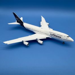 ヘルパ Lufthansa Boeing 747-400 Köln 1/200 Lufthansa Boeing 747-400 w/Flaps Die-Cast Model