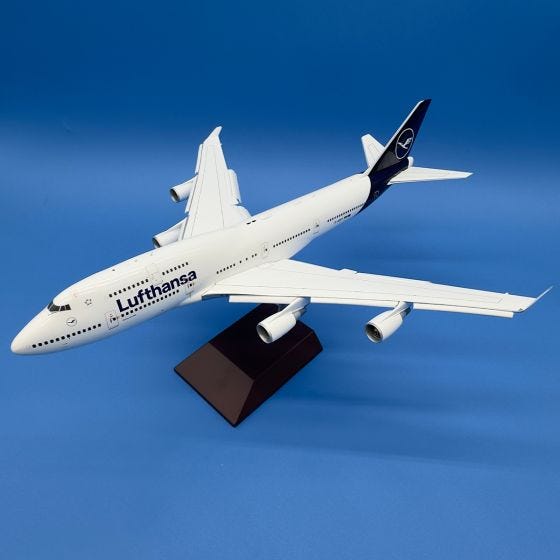Lufthansa Boeing 747-400 w/Flaps Die-Cast Model